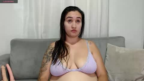 Caroline  online show from November 2025 06:01:02 PM