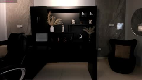 Caro online show from December 2025 10:42:02 AM