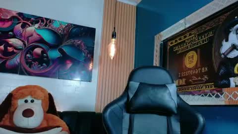 carolinejesh online show from March 2026 07:17:01 PM