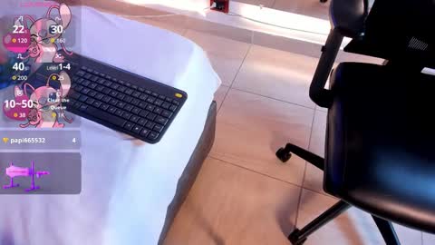 Caro  online show from November 2025 08:52:02 PM