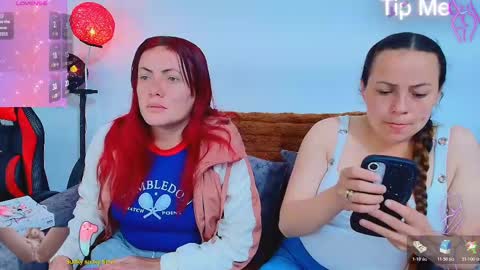 Carolinhe  online show from November 2025 12:26:01 PM