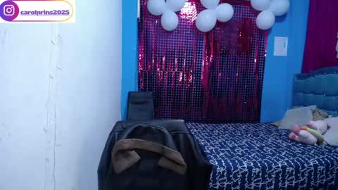 Carolinhe  online show from April 2026 11:16:01 PM