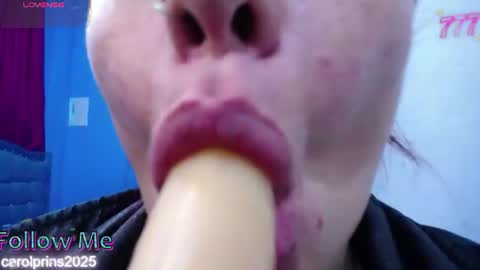 Snapshot of carolinhe_ chatting on June 2026 03:27:02 AM Carolinhe online show from June 2026 03:27:02 AM