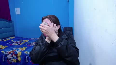 Snapshot of carolinhe_ chatting on July 2026 07:18:02 PM Carolinhe online show from July 2026 07:18:02 PM