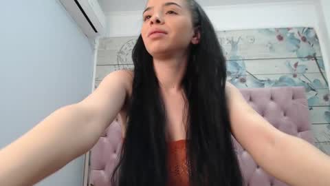 Snapshot of carollaoxy chatting on January 2025 05:11:02 AM CarollaOxy online show from January 2025 05:11:02 AM