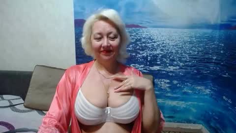Snapshot of caroncapella chatting on April 2026 09:28:02 PM VicunaCool online show from April 2026 09:28:02 PM