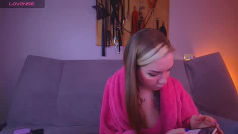 Snapshot of carrie_moonshine chatting on February 2026 08:42:02 PM Carrie online show from February 2026 08:42:02 PM