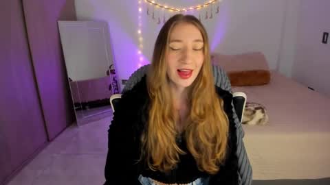 Snapshot of carriexwood chatting on February 2025 11:25:02 PM Nia  online show from February 2025 11:25:02 PM