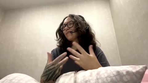 Emilia online show from November 2025 05:41:02 AM