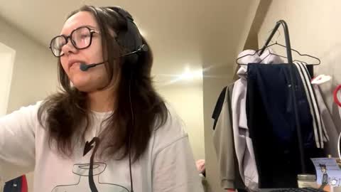 Snapshot of carrollaforte chatting on November 2025 06:27:01 AM Emilia online show from November 2025 06:27:01 AM