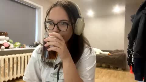 Snapshot of carrollaforte chatting on December 2025 03:11:02 AM Emilia online show from December 2025 03:11:02 AM