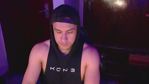 Snapshot of casas_oom chatting on December 2024 10:25:02 AM online show from December 2024 10:25:02 AM