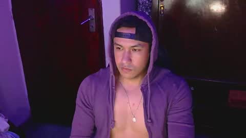 Snapshot of casas_oom chatting on March 2025 08:02:02 AM online show from March 2025 08:02:02 AM