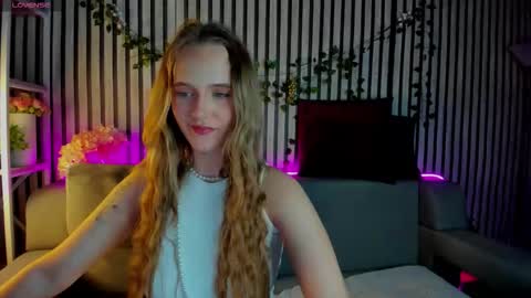 Snapshot of casey_sweeet chatting on February 2026 01:09:02 AM Casey sweeet online show from February 2026 01:09:02 AM