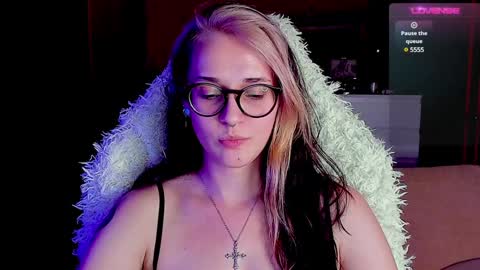 Snapshot of cassy_moore chatting on January 2025 09:46:02 PM Ellie online show from January 2025 09:46:02 PM