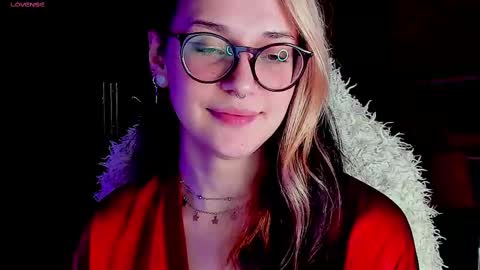 Snapshot of cassy_moore chatting on February 2025 09:31:02 PM Ellie online show from February 2025 09:31:02 PM