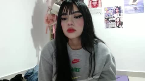 Mila online show from October 2025 08:03:01 AM