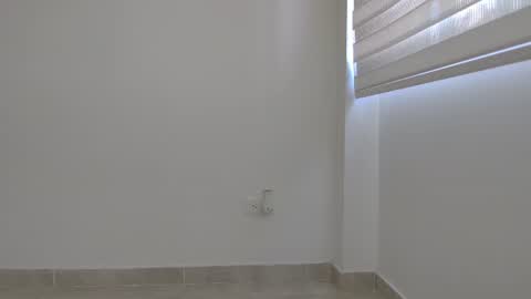 Snapshot of cata_n_cami chatting on June 2026 09:35:01 PM cata_n_cami online show from June 2026 09:35:01 PM