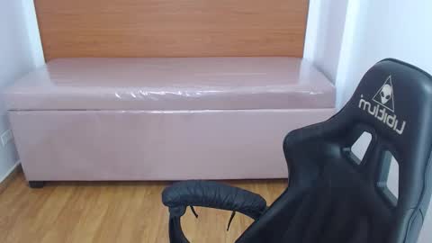 catalina25_t online show from October 2025 08:42:02 PM