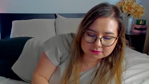 Snapshot of caterinnakat chatting on December 2024 01:44:01 PM Kat online show from December 2024 01:44:01 PM