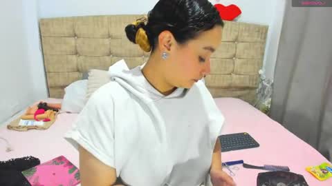 Snapshot of catherine_and_tara chatting on June 2026 01:58:01 AM catherine_and_tara online show from June 2026 01:58:01 AM