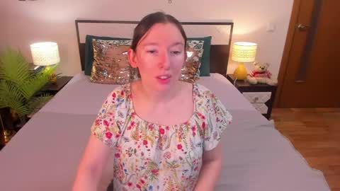 Snapshot of catherinewalls chatting on April 2026 04:05:02 AM Catrin online show from April 2026 04:05:02 AM