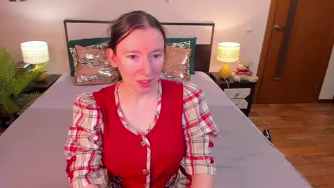 Snapshot of catherinewalls chatting on May 2026 06:43:02 AM Catrin online show from May 2026 06:43:02 AM