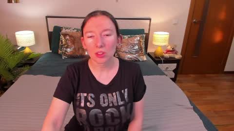 Snapshot of catherinewalls chatting on June 2026 01:54:02 AM Catrin online show from June 2026 01:54:02 AM