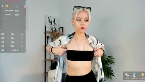Mia online show from June 2026 11:08:01 AM