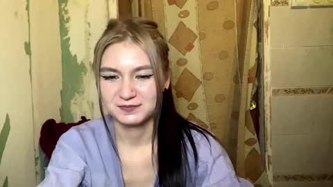 Lola online show from November 2025 08:00:01 PM
