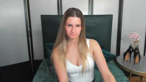 Snapshot of catringood chatting on May 2026 07:47:02 AM CatrinGood online show from May 2026 07:47:02 AM