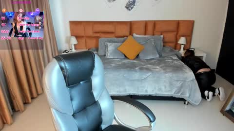 catti_brie_ online show from October 2025 12:09:01 PM