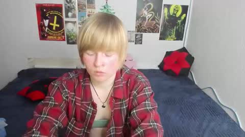 cattie_w_ online show from February 2026 01:18:02 AM