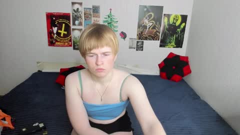 cattie_w_ online show from April 2026 01:15:01 AM