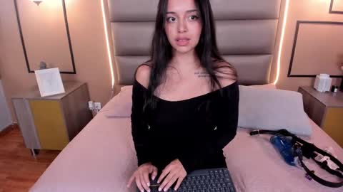 Snapshot of caylincollins chatting on February 2025 01:25:02 AM caylincollins online show from February 2025 01:25:02 AM