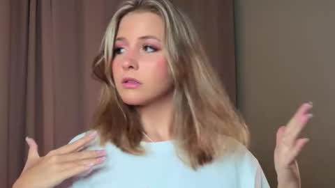 Lina  online show from March 2026 07:06:02 PM