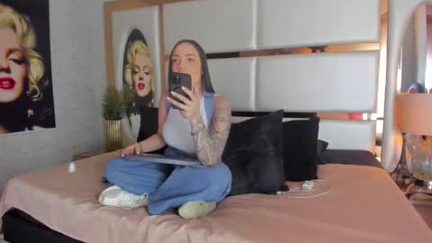 celeste_starsss online show from November 2025 09:04:02 PM