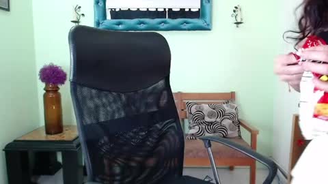 Snapshot of chalonvera chatting on May 2026 07:55:02 PM Chalon online show from May 2026 07:55:02 PM