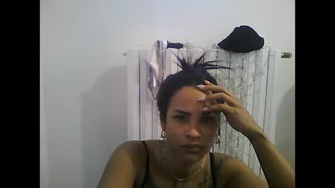 Snapshot of chanelchicasexy chatting on March 2025 08:08:01 AM Laura online show from March 2025 08:08:01 AM