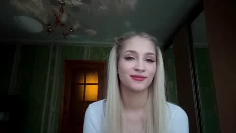 Snapshot of chanelglow chatting on August 2026 06:11:01 PM Chanel online show from August 2026 06:11:01 PM