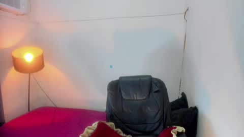 Snapshot of chantal_fuck chatting on May 2026 11:32:01 PM chantal_fuck online show from May 2026 11:32:01 PM