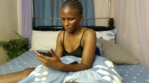 Snapshot of chantelsamz2 chatting on December 2024 09:28:02 PM Chantel online show from December 2024 09:28:02 PM