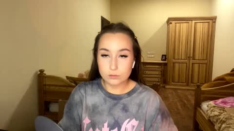 Trixie online show from November 2025 01:15:02 PM