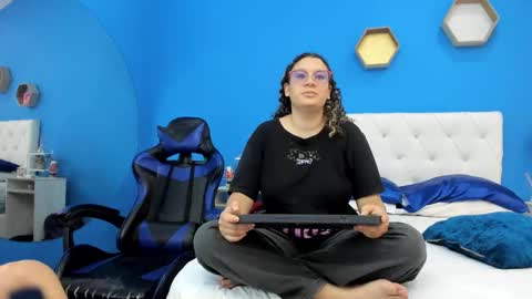 Snapshot of charles_x_elara chatting on March 2025 07:38:01 PM Charles y Elara online show from March 2025 07:38:01 PM