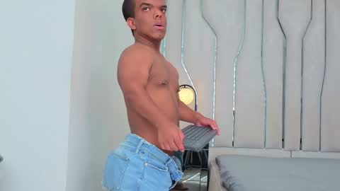 Snapshot of charlie_walkerr chatting on April 2026 07:48:01 PM charlie_walkerr online show from April 2026 07:48:01 PM