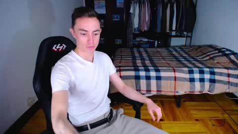 Snapshot of charlieseyer chatting on February 2025 01:45:01 AM carlos reyes online show from February 2025 01:45:01 AM