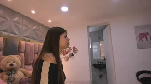Snapshot of charlotte_icee chatting on May 2026 03:39:02 PM Charlotte Icee online show from May 2026 03:39:02 PM