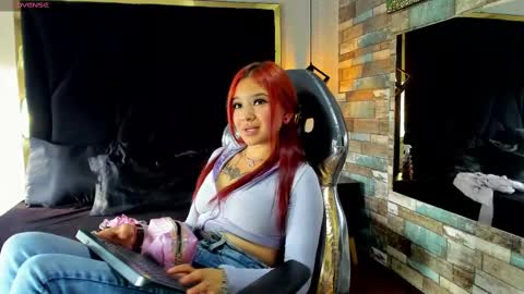 Snapshot of charlotte_jones24 chatting on January 2025 08:37:02 PM Charlotte Jones online show from January 2025 08:37:02 PM