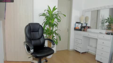 Yuli online show from December 2024 06:38:01 PM