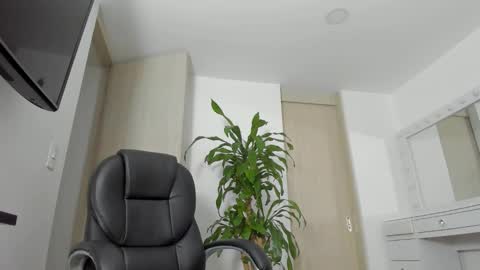 Yuli online show from October 2025 06:12:02 AM